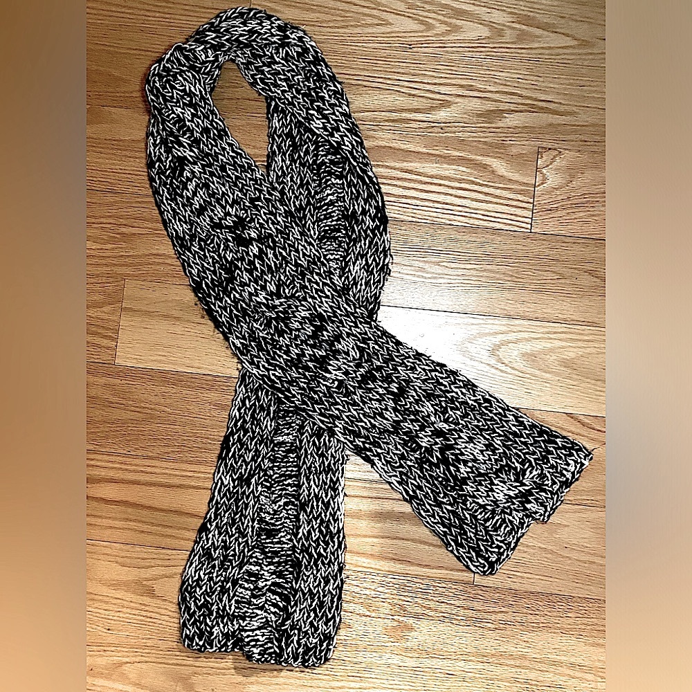 Black N' White Knit Scarf 🧣🤍🖤